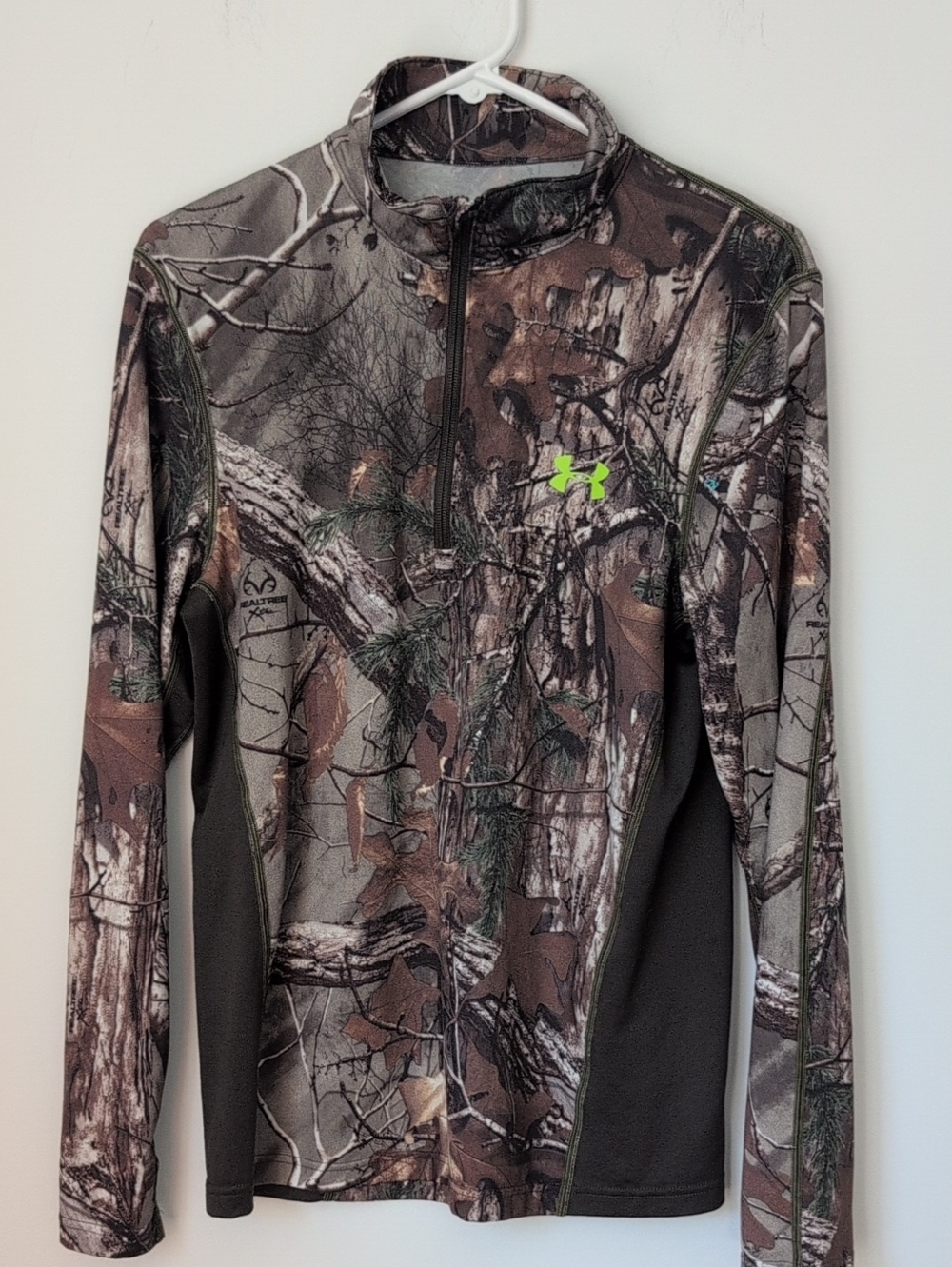 Mens Under Armour Realtree Camo Quarter-Zip Pullover with Neon Logo Medium